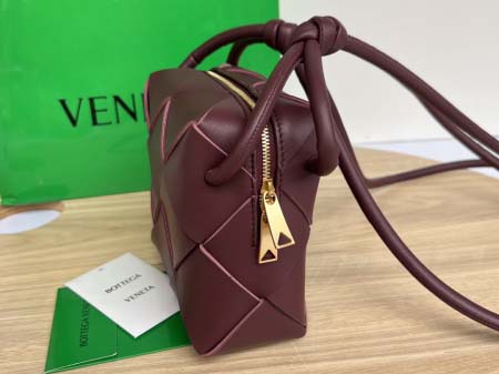 2025年7月7日入荷新作 Bottega Veneta  701915 Cassette  14x14x7  極品/正規品同様/人気/革/バッグ/AJ工場
