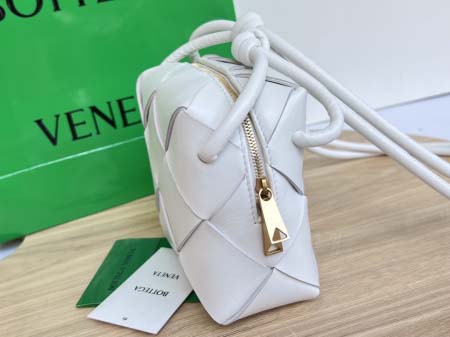 2025年7月7日入荷新作 Bottega Veneta  701915 Cassette  14x14x7  極品/正規品同様/人気/革/バッグ/AJ工場