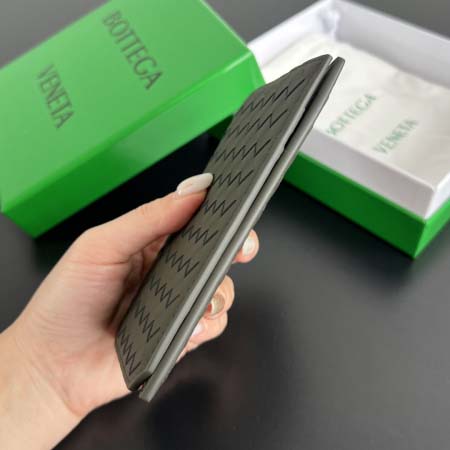 2025年7月7日入荷新作  Bottega Veneta 817398   13.3x9.5 極品/正規品同様/人気/革/バッグ/AJ工場