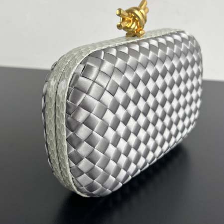 2025年7月7日入荷新作 Bottega Veneta Knot  717622  knot Logo  20x12x5.5 極品/正規品同様/人気/革/バッグ/AJ工場