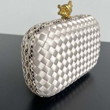 2025年7月7日入荷新作 Bottega Veneta Knot  717622  knot Logo  20x12x5.5 極品/正規品同様/人気/革/バッグ/AJ工場