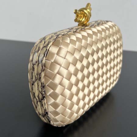 2025年7月7日入荷新作 Bottega Veneta Knot  717622  knot Logo  20x12x5.5 極品/正規品同様/人気/革/バッグ/AJ工場