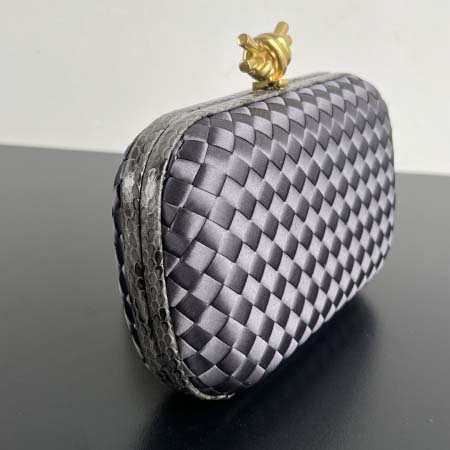 2025年7月7日入荷新作 Bottega Veneta Knot  717622  knot Logo  20x12x5.5 極品/正規品同様/人気/革/バッグ/AJ工場