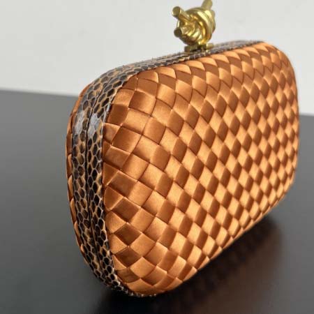 2025年7月7日入荷新作 Bottega Veneta Knot  717622  knot Logo  20x12x5.5 極品/正規品同様/人気/革/バッグ/AJ工場