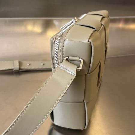 2025年7月7日入荷新作  730027  Bottega Veneta  20x15x5   極品/正規品同様/人気/革/バッグ/AJ工場