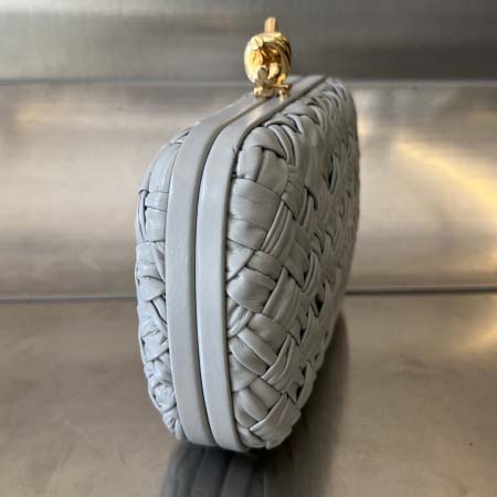 2025年7月7日入荷新作  Bottega Veneta Knot 717622  knotLogo  19x11.5x5   極品/正規品同様/人気/革/バッグ/AJ工場