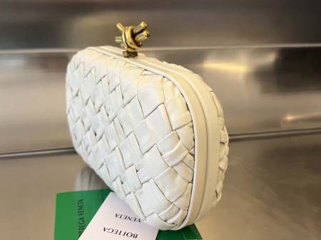 2025年7月7日入荷新作  Bottega Veneta Knot 717622  knotLogo  19x11.5x5   極品/正規品同様/人気/革/バッグ/AJ工場