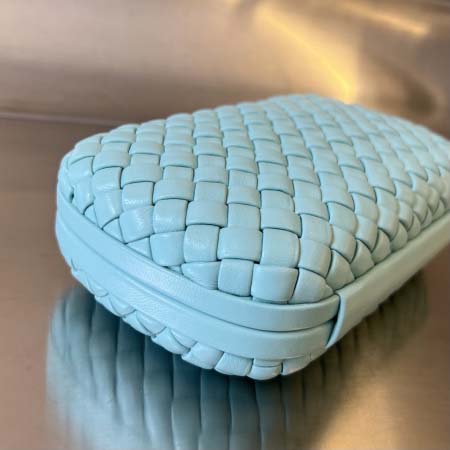 2025年7月7日入荷新作  Bottega Veneta Knot 717622  knotLogo  20x12x5.5   極品/正規品同様/人気/革/バッグ/AJ工場