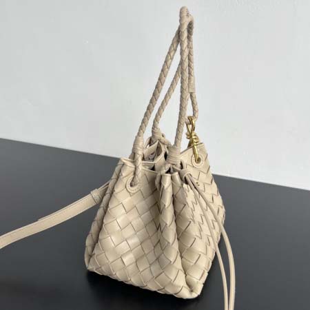 2025年7月7日入荷新作  Bottega Venetaintrecciato  mini   Bottega Veneta  knot   796569 Size21X17X16.5cm  極品/正規品同様/人気/革/バッグ/AJ工場