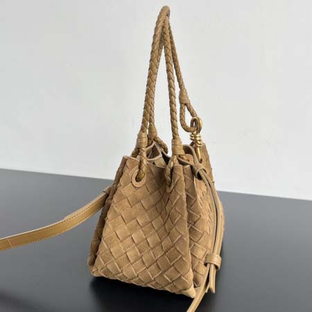 2025年7月7日入荷新作  Bottega Venetaintrecciato  mini   Bottega Veneta  knot   796569 Size21X17X16.5cm  極品/正規品同様/人気/革/バッグ/AJ工場