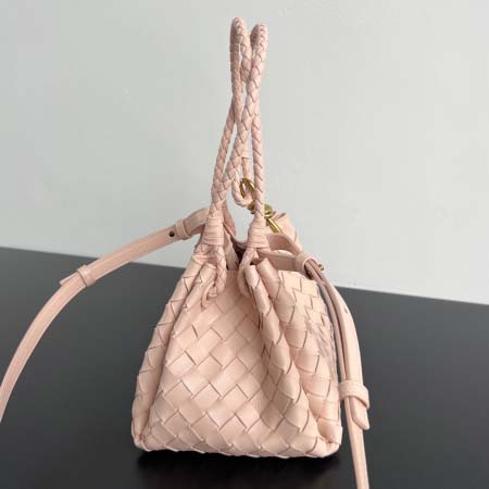 2025年7月7日入荷新作  Bottega Venetaintrecciato  mini   Bottega Veneta  knot   796569 Size21X17X16.5cm  極品/正規品同様/人気/革/バッグ/AJ工場