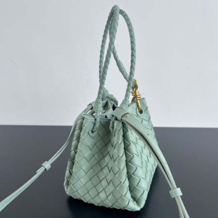 2025年7月7日入荷新作  Bottega Venetaintrecciato  mini   Bottega Veneta  knot   796569 Size21X17X16.5cm  極品/正規品同様/人気/革/バッグ/AJ工場