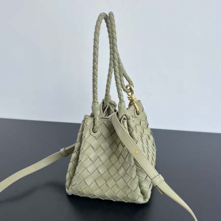 2025年7月7日入荷新作  Bottega Venetaintrecciato  mini   Bottega Veneta  knot   796569 Size21X17X16.5cm  極品/正規品同様/人気/革/バッグ/AJ工場