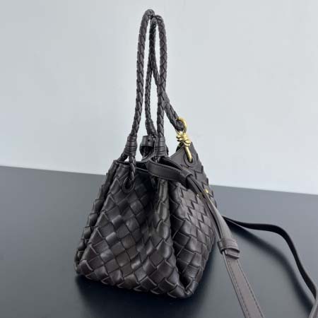 2025年7月7日入荷新作  Bottega Venetaintrecciato  mini   Bottega Veneta  knot   796569 Size21X17X16.5cm  極品/正規品同様/人気/革/バッグ/AJ工場
