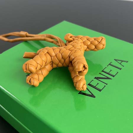 2025年7月7日入荷新作Bv 小物 807068     SIZE:  8.2*  7.2* * 3 極品/正規品同様/人気/革/バッグ/AJ工場