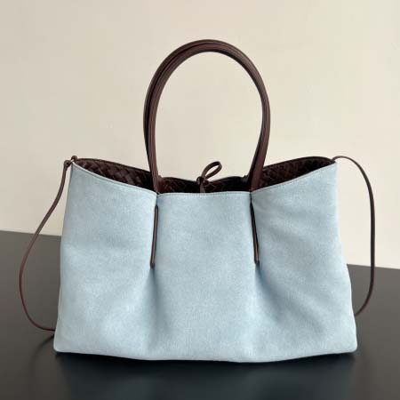 2025年7月7日入荷新作 Bottega Veneta 新作 小号Ciao Ciao  835835     SIZE:26x19x10.5 極品/正規品同様/人気/革/バッグ/AJ工場