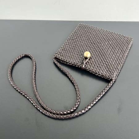 2025年7月7日入荷新作 Bottega Veneta 新作 Tosca 777680  Tosca    SIZE:17*19.5*1cm極品/正規品同様/人気/革/バッグ/AJ工場