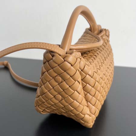 2025年7月7日入荷新作 Bottega Veneta 新作    805739     SIZE:23*11*8 極品/正規品同様/人気/革/バッグ/AJ工場