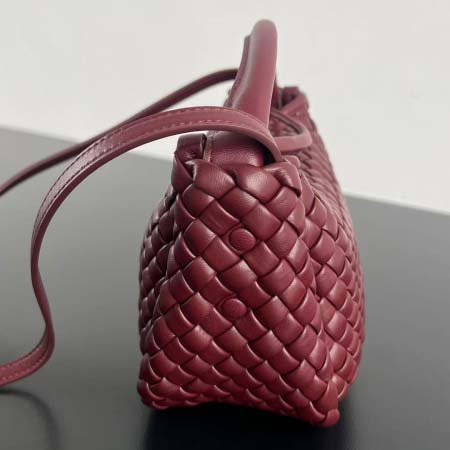 2025年7月7日入荷新作 Bottega Veneta 新作    805739     SIZE:23*11*8 極品/正規品同様/人気/革/バッグ/AJ工場