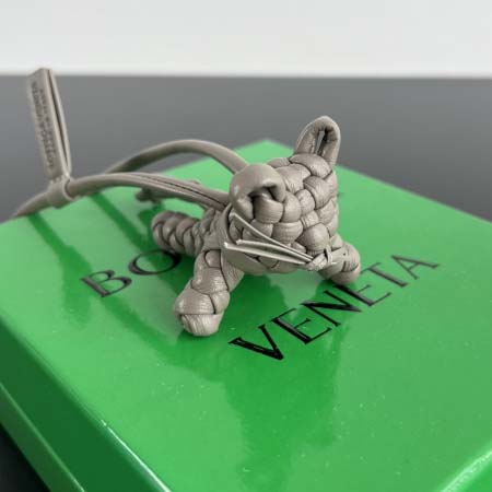 2025年7月7日入荷新作 Bottega Veneta新品    835969      SIZE:8.5x4.5x6 極品/正規品同様/人気/革/バッグ/AJ工場