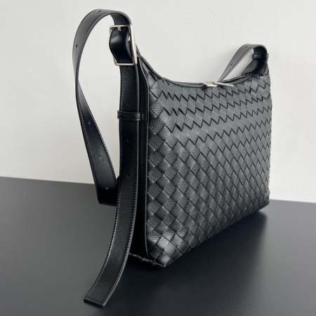 2025年7月7日入荷新作 Bottega Veneta新作 Traveller  815748     SIZE:35x29.5x8.5  極品/正規品同様/人気/革/バッグ/AJ工場