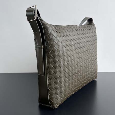 2025年7月7日入荷新作 Bottega Veneta新作 Traveller  806974     SIZE:44x33x9 極品/正規品同様/人気/革/バッグ/AJ工場