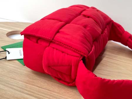 2025年7月8日入荷新作#Bottega Veneta #628951  Cassette  S30x15cm   極品/正規品同様/人気/革/バッグ/AJ工場