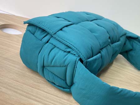 2025年7月8日入荷新作#Bottega Veneta #628951  Cassette  S30x15cm   極品/正規品同様/人気/革/バッグ/AJ工場