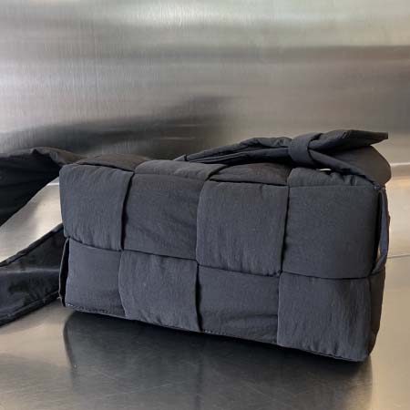 2025年7月8日入荷新作#Bottega Veneta #628951  Cassette  S30x15cm   極品/正規品同様/人気/革/バッグ/AJ工場