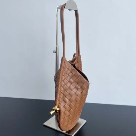 2025年7月8日入荷新作#Bottega Veneta   2023  740898    hin30x26x2CM極品/正規品同様/人気/革/バッグ/AJ工場