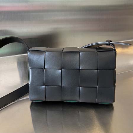 2025年7月9日入荷新作#Bottega Veneta  CASSETTE  Urban leather  size23x15極品/正規品同様/人気/革/バッグ/AJ工場