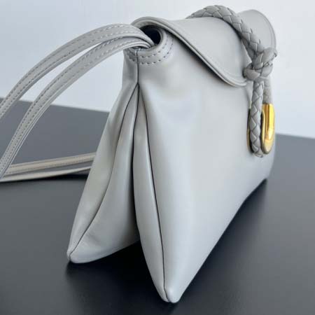 2025年7月9日入荷新作#Bottega Veneta  24 806030 Small Liberta  Size27.5*16*6cm  極品/正規品同様/人気/革/バッグ/AJ工場