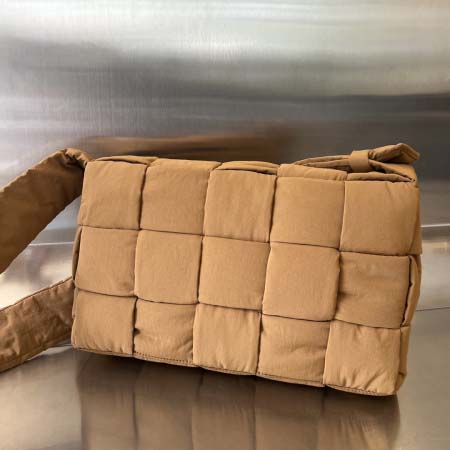 2025年7月9日入荷新作#Bottega Veneta#70529  Cassette  S38x24cm  極品/正規品同様/人気/革/バッグ/AJ工場