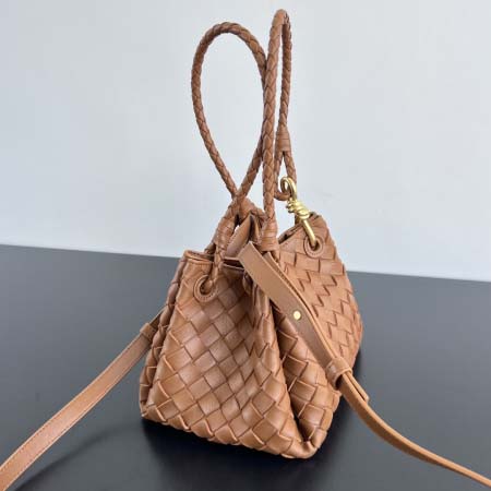2025年7月9日入荷新作#Bottega Venetaintrecciato  mini #Bottega Veneta  knot   796569 Size21X17X16.5cm  極品/正規品同様/人気/革/バッグ/AJ工場