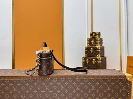 2025年7月10日入荷新作M47125Vanity Chain Pouch Monogram LV 19 x11.5x6.5極品/正規品同様/人気/革/バッグルイヴィトン/CX工場