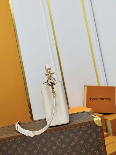 2025年7月10日入荷新作M24698 CAPUCINES BB  CapucinesBBTaurillon 3D LV  Monogram      26.5x17.5x9極品/正規品同様/人気/革/バッグルイヴィトン/CX工場