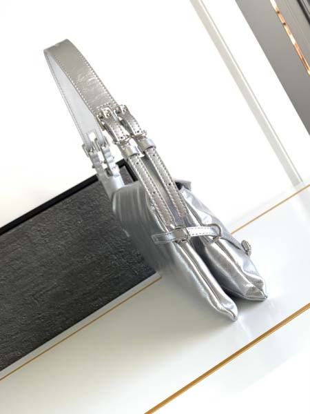 2025年7月10日入荷新作2025*  Givenchy Voyou Ptit   32*15*9.5極品/正規品同様/人気/革/バッグジバンシー/CX工場