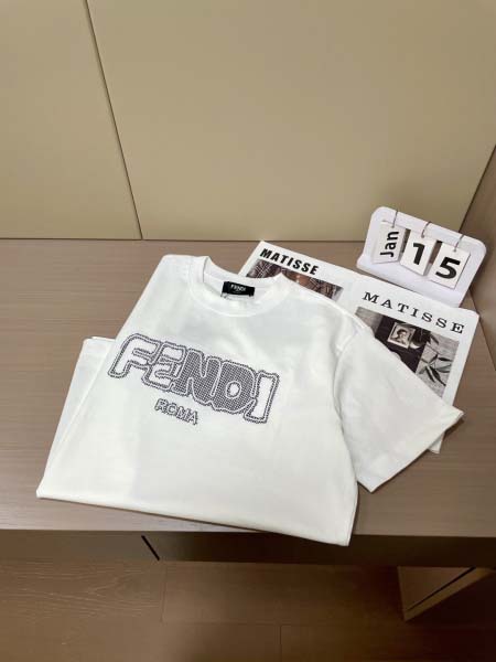 2025年7月10日入荷新作Fendi半袖Tシャツ 高级品超厳選★入手困難/誕生日プレゼント/SUS工場XS-L