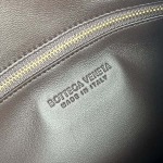 2025年7月7日入荷新作Bottega Veneta  794939   41x20.5x7.5   極品/正規品同様/人気/革/バッグ/AJ工場