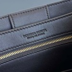 2025年7月7日入荷新作Bottega Veneta Andiamo743568    25x22x10.5  極品/正規品同様/人気/革/バッグ/AJ工場