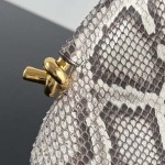 2025年7月7日入荷新作Bottega Veneta   Solstice  786405  30x26x2   極品/正規品同様/人気/革/バッグ/AJ工場