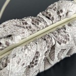 2025年7月7日入荷新作Bottega Veneta 576227  22x13x5  極品/正規品同様/人気/革/バッグ/AJ工場