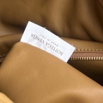 2025年7月7日入荷新作Bottega Veneta   763970   54x24x13  極品/正規品同様/人気/革/バッグ/AJ工場