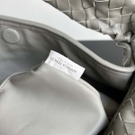 2025年7月7日入荷新作Bottega Veneta   763970   54x24x13  極品/正規品同様/人気/革/バッグ/AJ工場