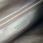 2025年7月7日入荷新作Bottega Veneta   763970   54x24x13  極品/正規品同様/人気/革/バッグ/AJ工場