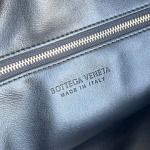 2025年7月7日入荷新作Bottega Veneta  803977  46x21x10   極品/正規品同様/人気/革/バッグ/AJ工場