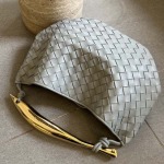 2025年7月7日入荷新作Bottega Veneta  SARDINE  716082    33x20x4   極品/正規品同様/人気/革/バッグ/AJ工場