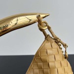 2025年7月7日入荷新作Bottega Veneta2024 SARDINE   776768  33x20x4   極品/正規品同様/人気/革/バッグ/AJ工場