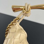 2025年7月7日入荷新作Bottega Veneta2024 SARDINE   776768  33x20x4   極品/正規品同様/人気/革/バッグ/AJ工場