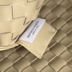 2025年7月7日入荷新作Bottega Veneta2024 SARDINE   776768  33x20x4   極品/正規品同様/人気/革/バッグ/AJ工場